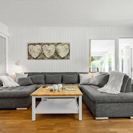 3 Bedroom Beautiful In * 吉利勒杰