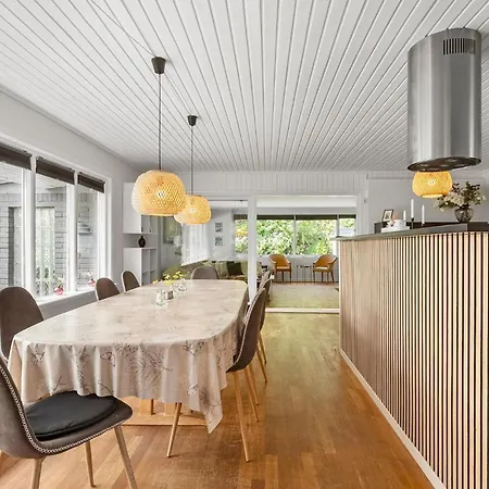 度假居 3 Bedroom Beautiful In 吉利勒杰