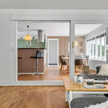 3 Bedroom Beautiful In * 吉利勒杰